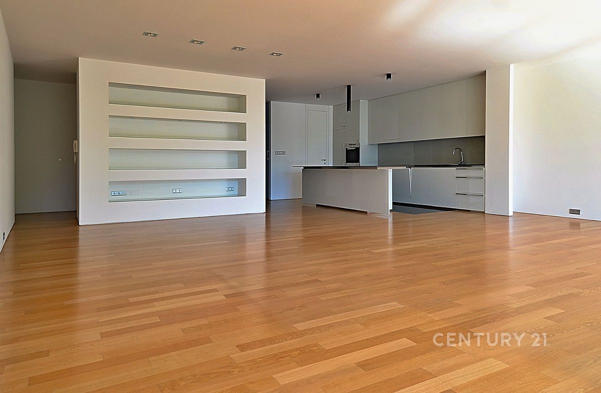 Pronájem bytu 4+kk 169 m² – fotografie 2