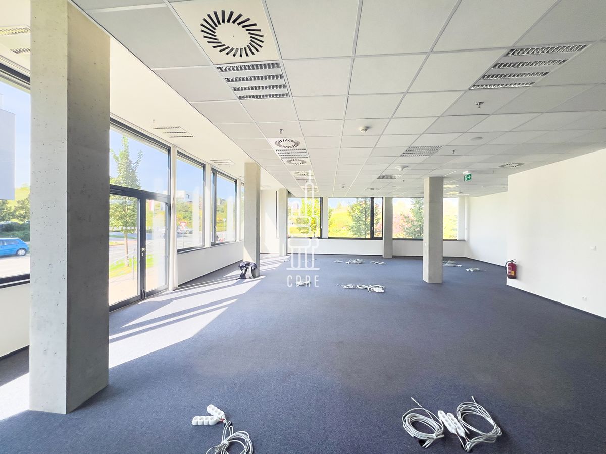 Pronájem kanceláře 1398 m² – fotografie 5