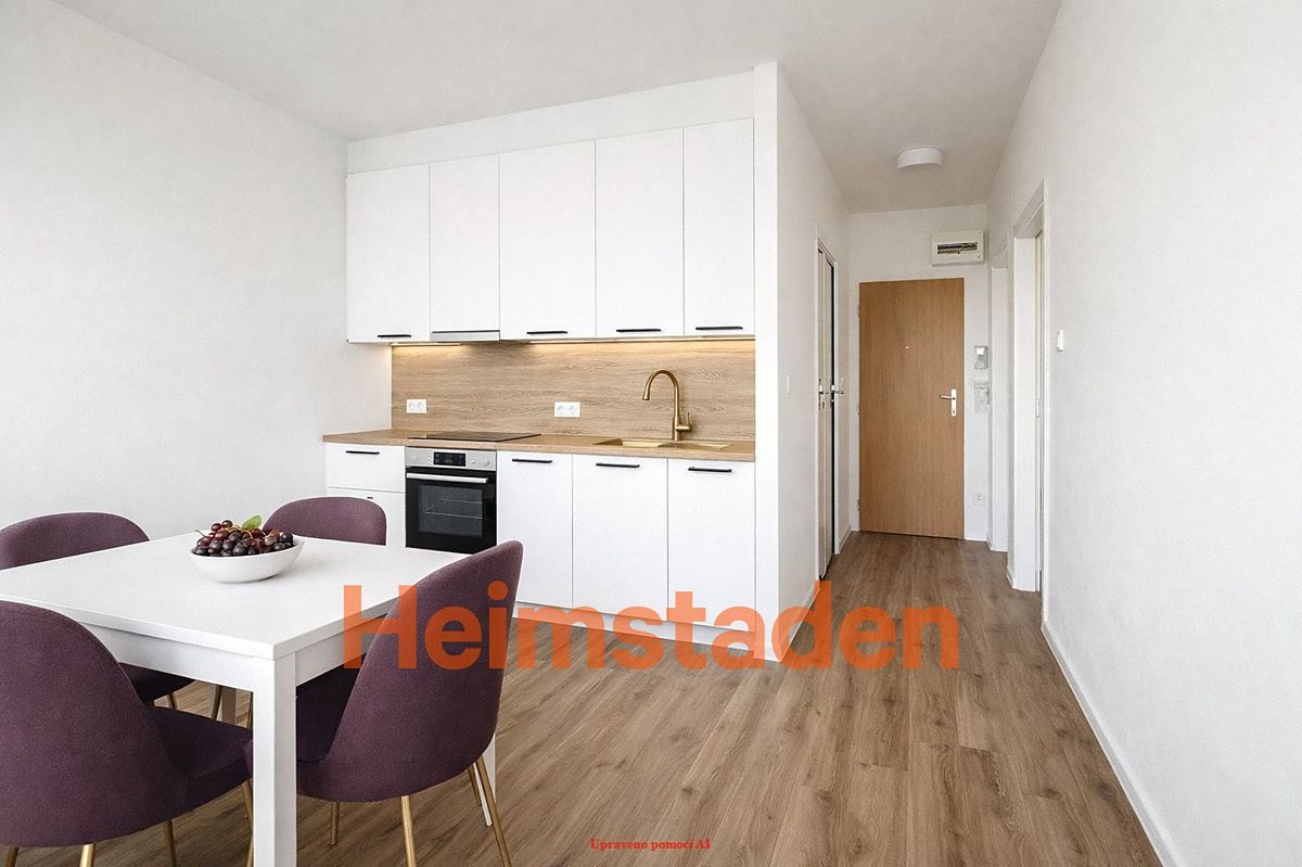 Pronájem bytu 1+1 38 m²