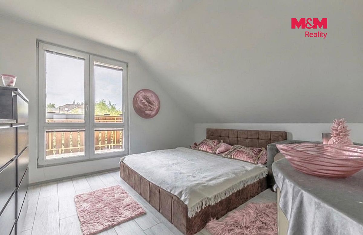 Prodej rodinného domu 312 m², pozemek 1152 m² – fotografie 2