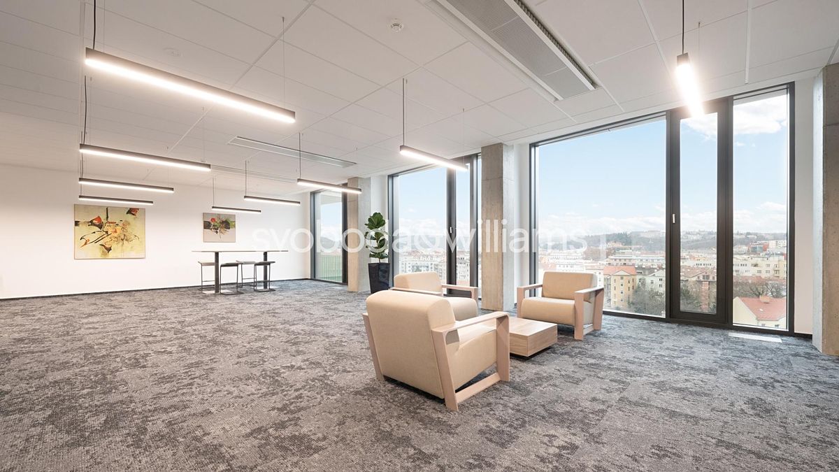 Pronájem kanceláře 420 m²