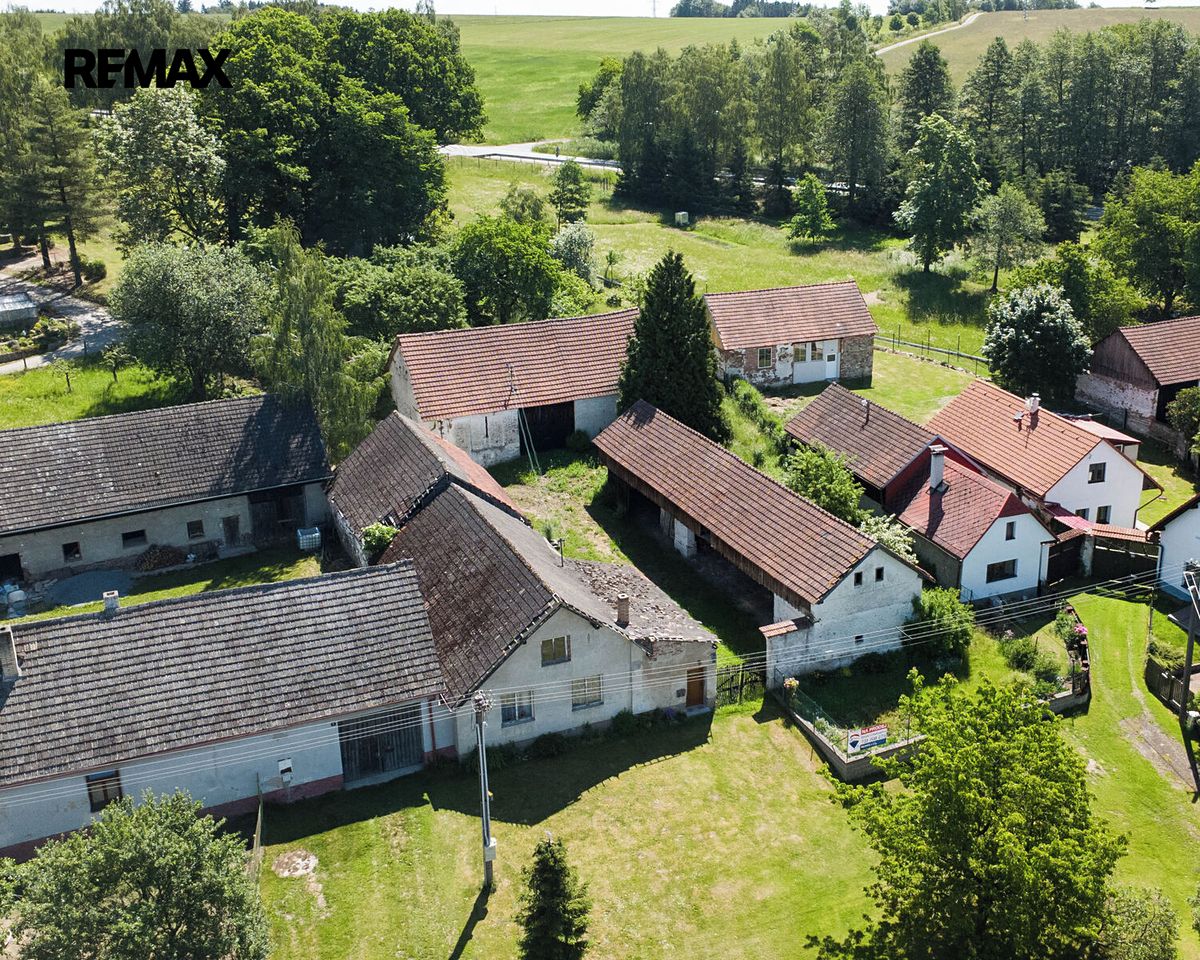 Prodej rodinného domu 425 m², pozemek 2111 m² – fotografie 2
