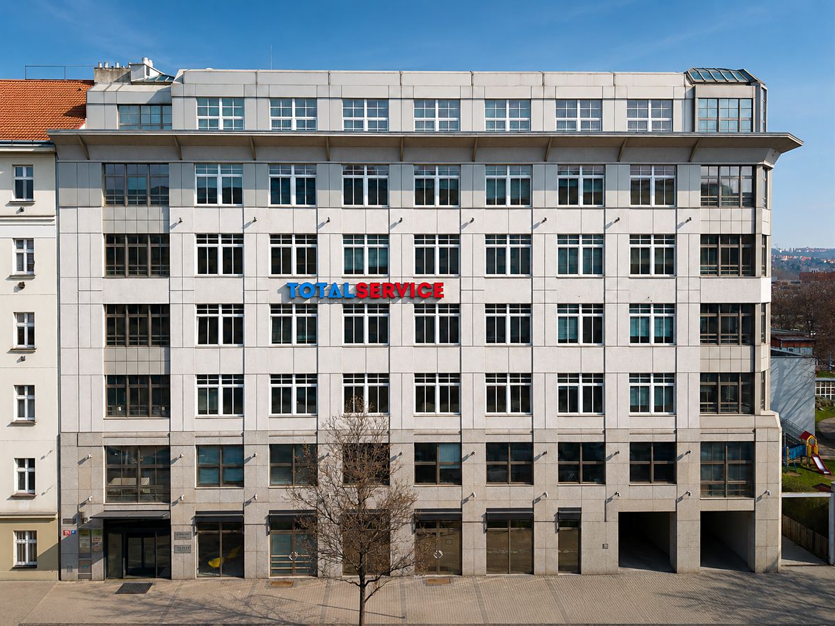 Pronájem kanceláře 270 m² – fotografie 2