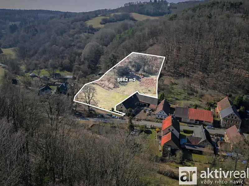 Prodej stavebního pozemku 5862 m², Medonosy – náhled fotky 1