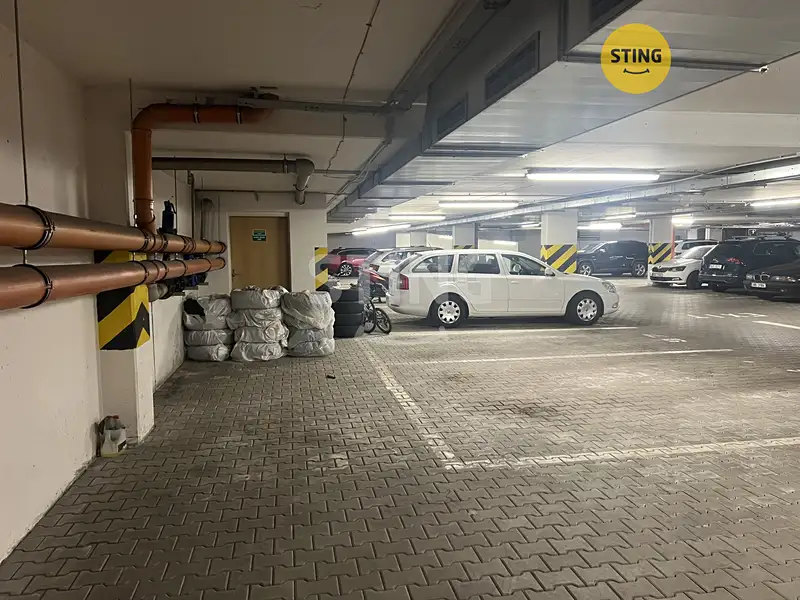 Prodej garážového stání 15 m², Praha – náhled fotky 1
