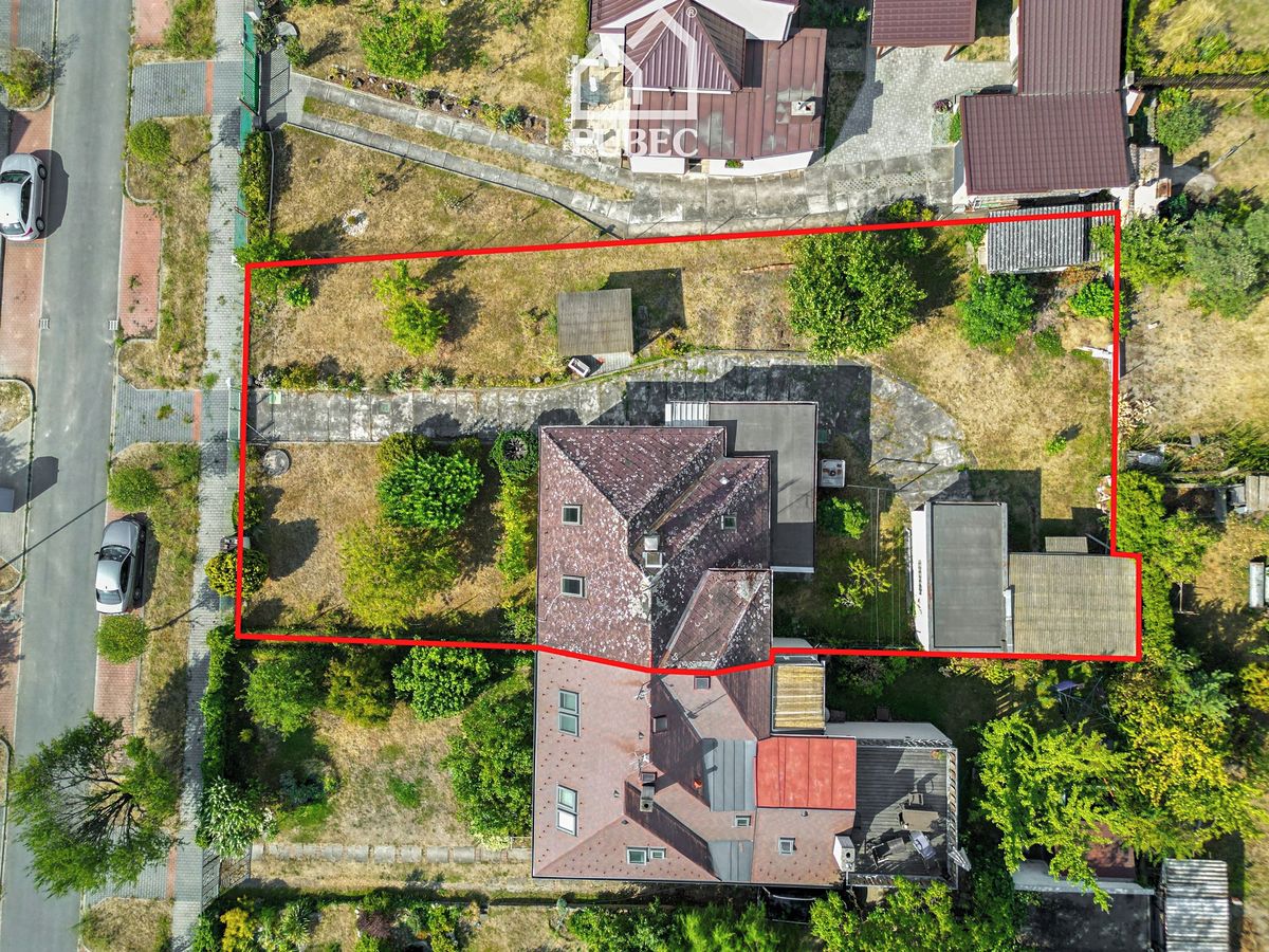 Prodej rodinného domu 175 m², pozemek 768 m² – fotografie 2