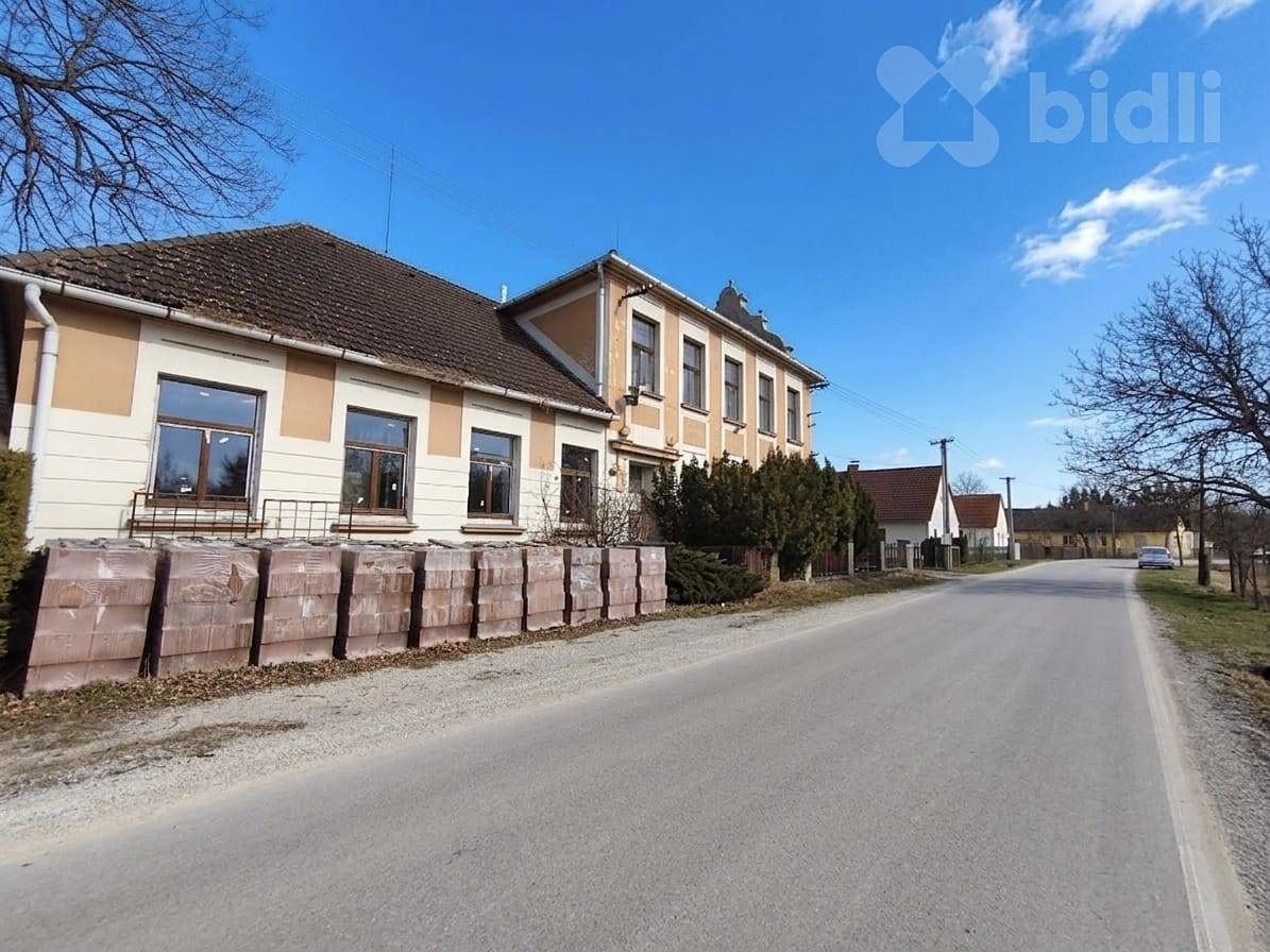 Prodej rodinného domu 700 m², pozemek 1136 m² – fotografie 4