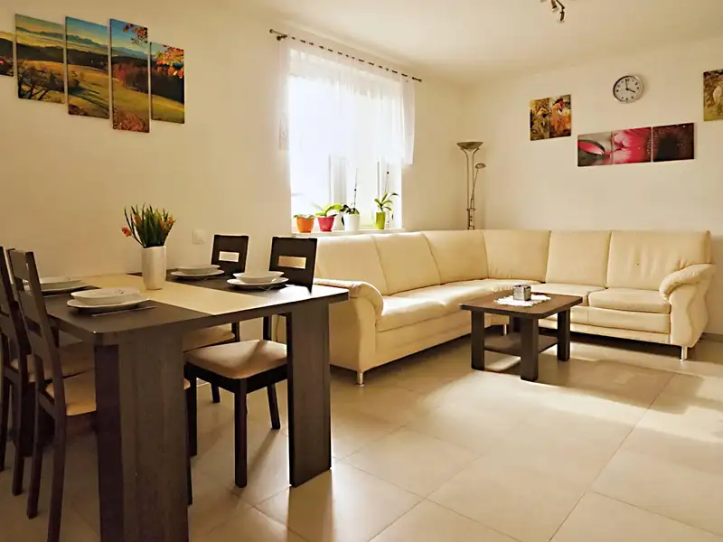 Prodej rodinného domu 150 m², pozemek 728 m², Srubec – náhled fotky 2