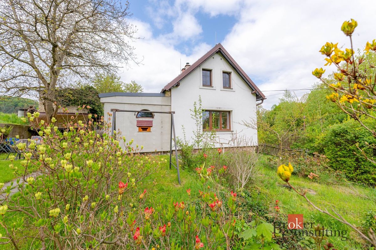 Prodej rodinného domu 201 m², pozemek 2710 m² – fotografie 2