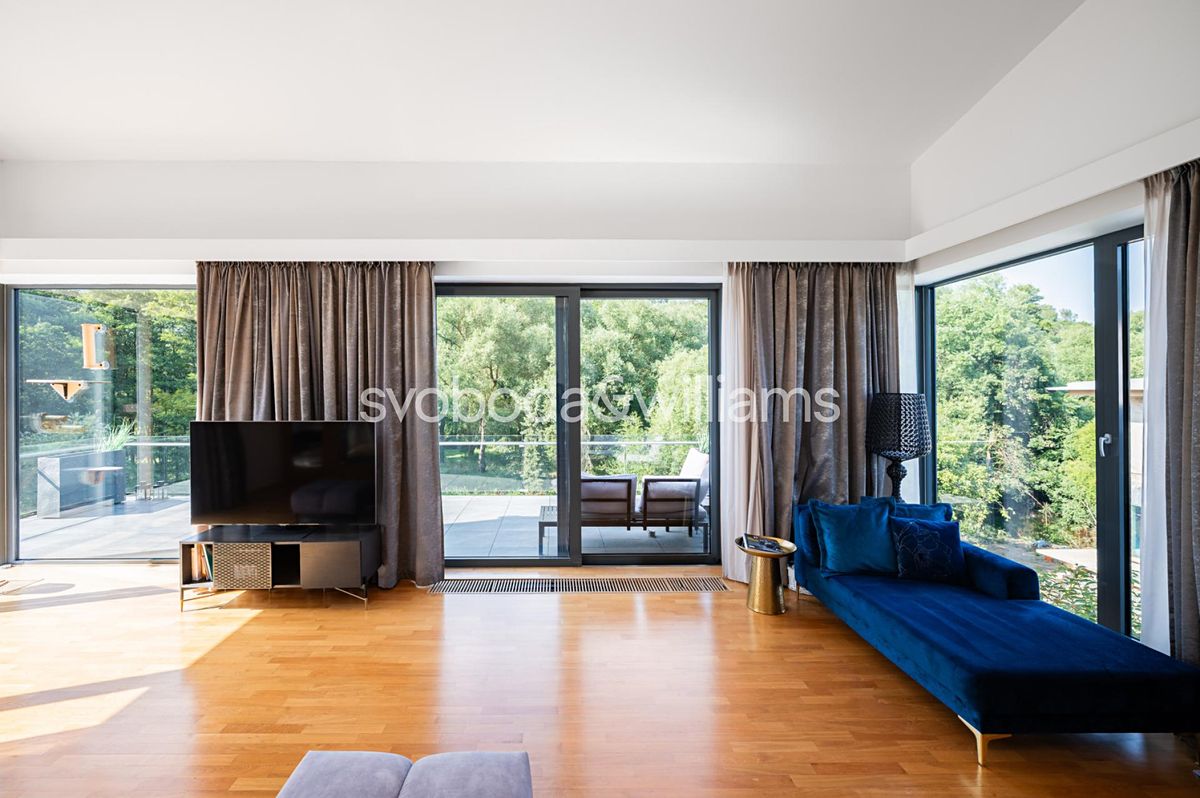 Prodej vily 366 m², pozemek 1069 m² – fotografie 3