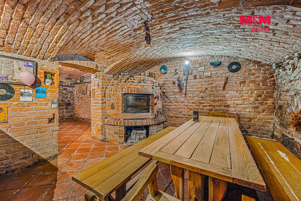 Prodej rodinného domu 420 m², pozemek 2167 m² – fotografie 2