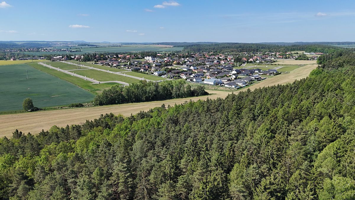 Prodej stavebního pozemku 950 m² – fotografie 2