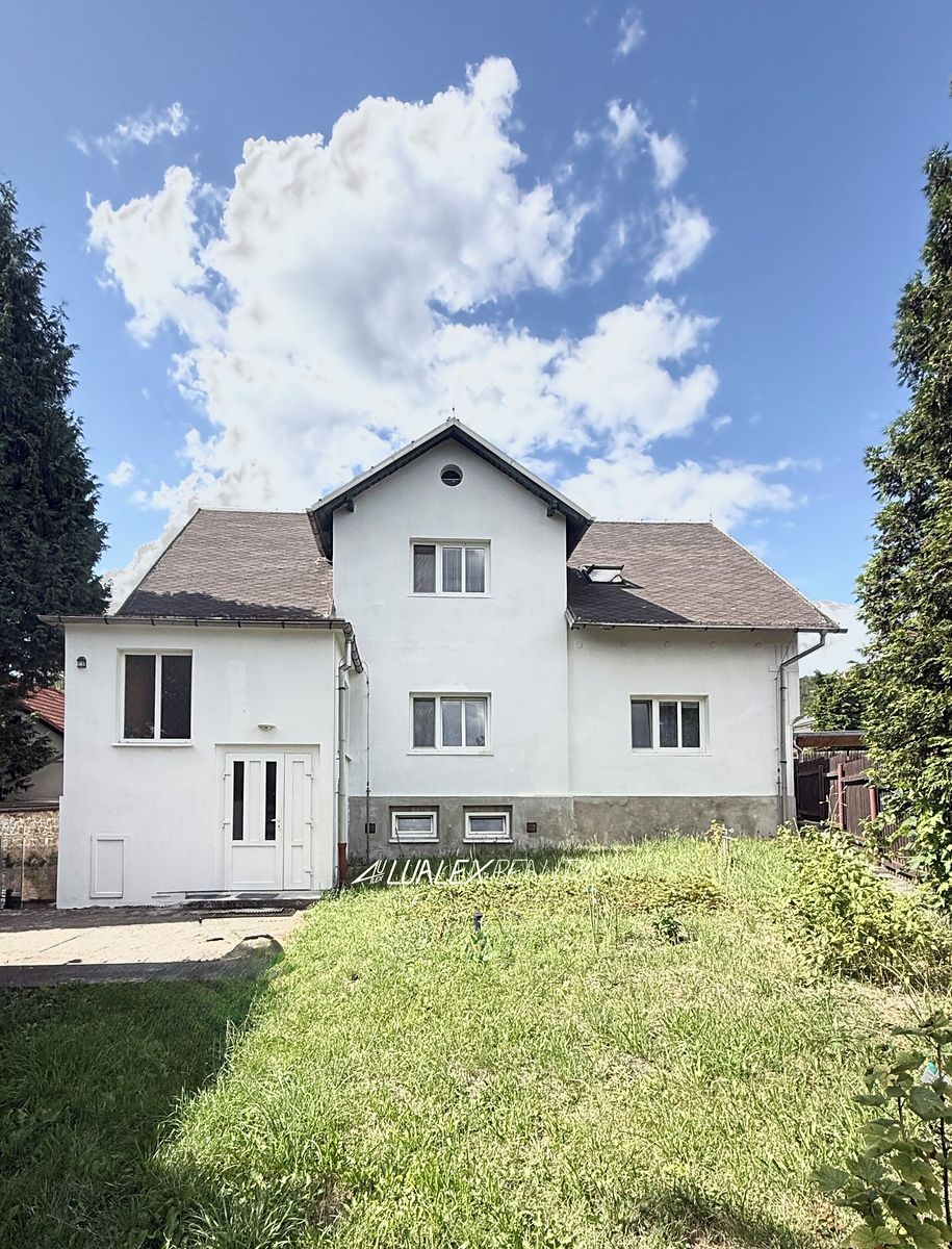 Prodej rodinného domu 270 m², pozemek 511 m²