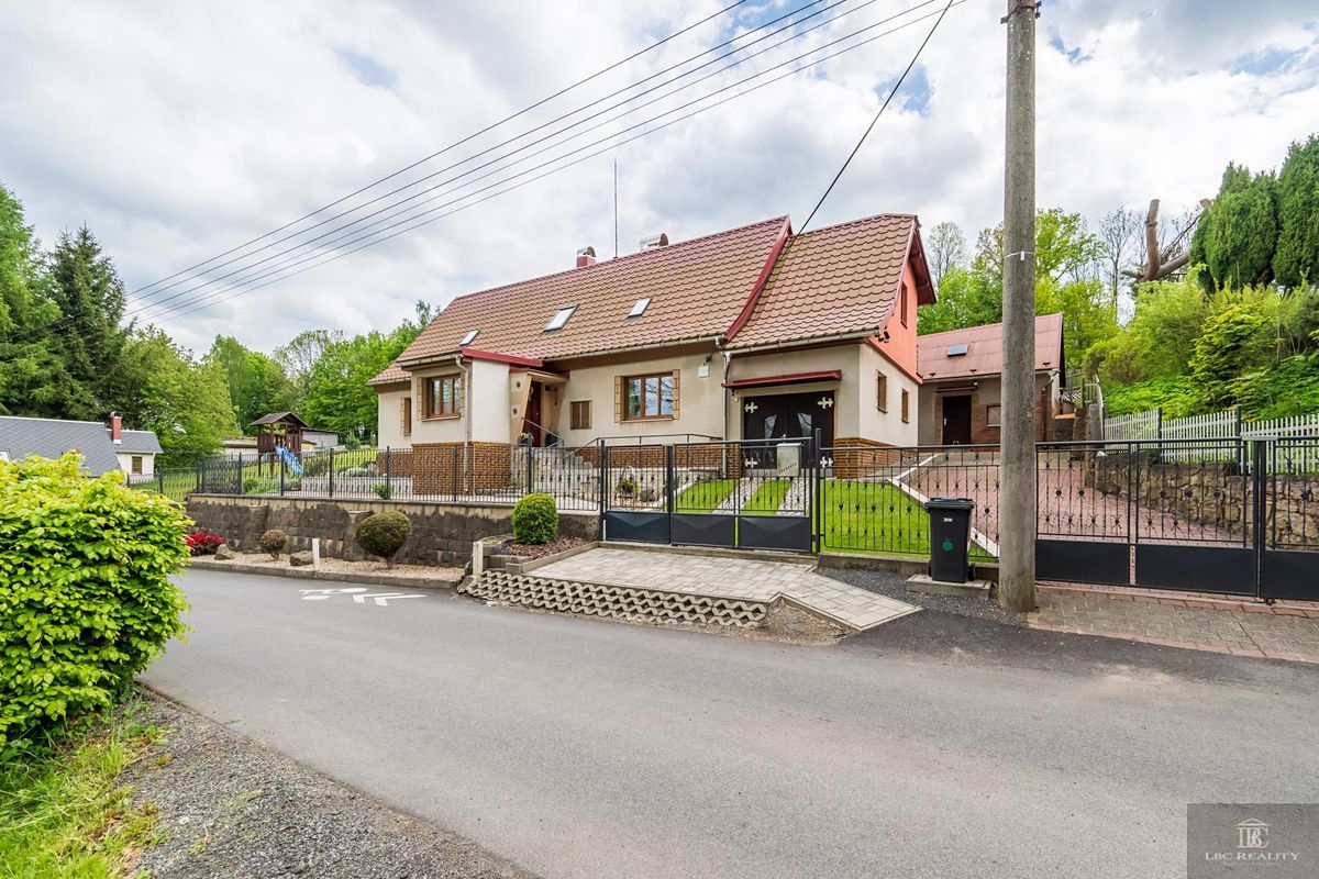 Prodej vícegeneračního domu 214 m², pozemek 1338 m²
