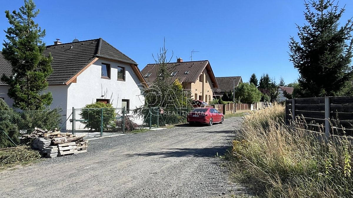 Prodej stavebního pozemku 812 m², Hradešín – fotka 1 z 3