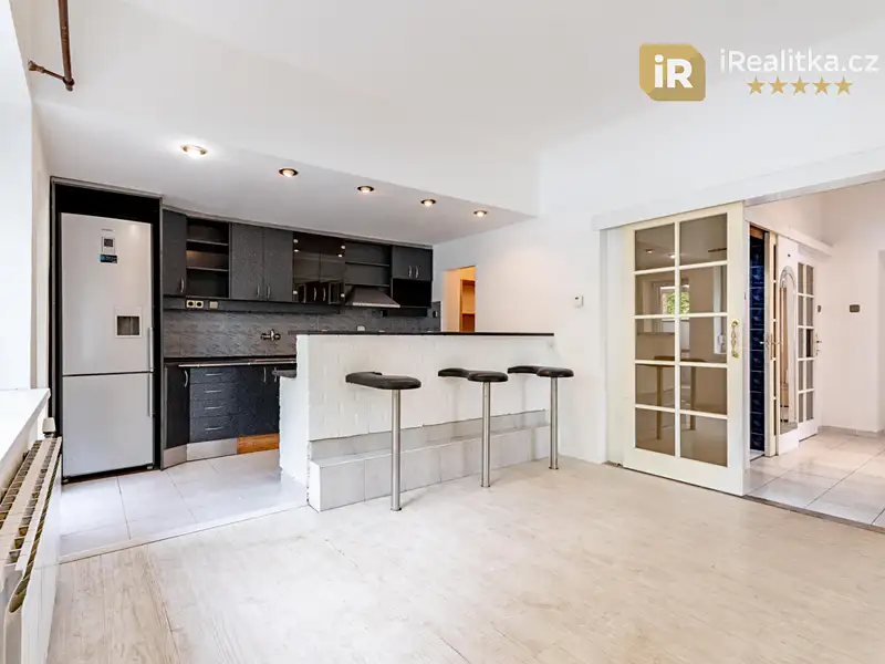 Prodej rodinného domu 75 m², pozemek 1732 m², Holice – náhled fotky 2
