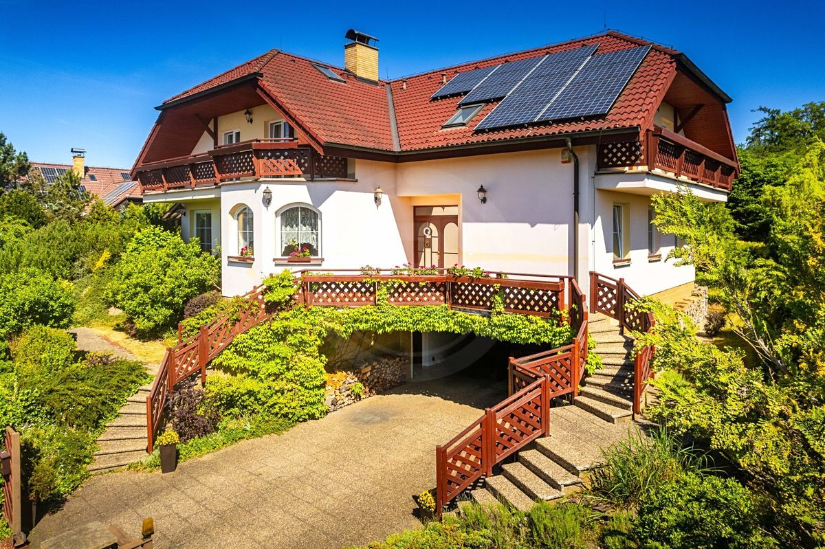 Prodej vily 340 m², pozemek 1147 m² – fotografie 2