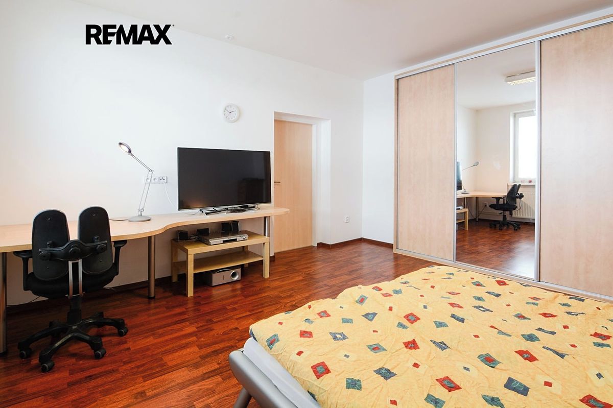 Pronájem bytu 2+kk 48 m² – fotografie 3