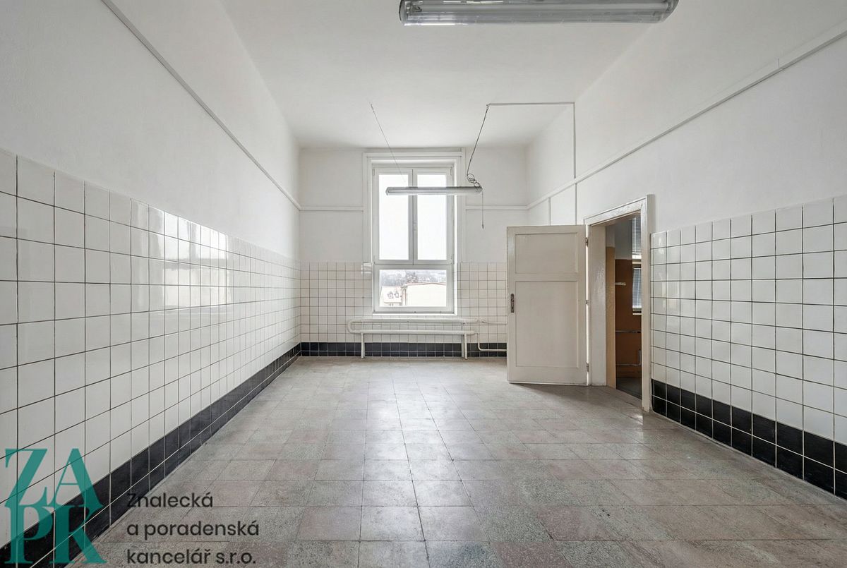 Pronájem kanceláře 173 m² – fotografie 3