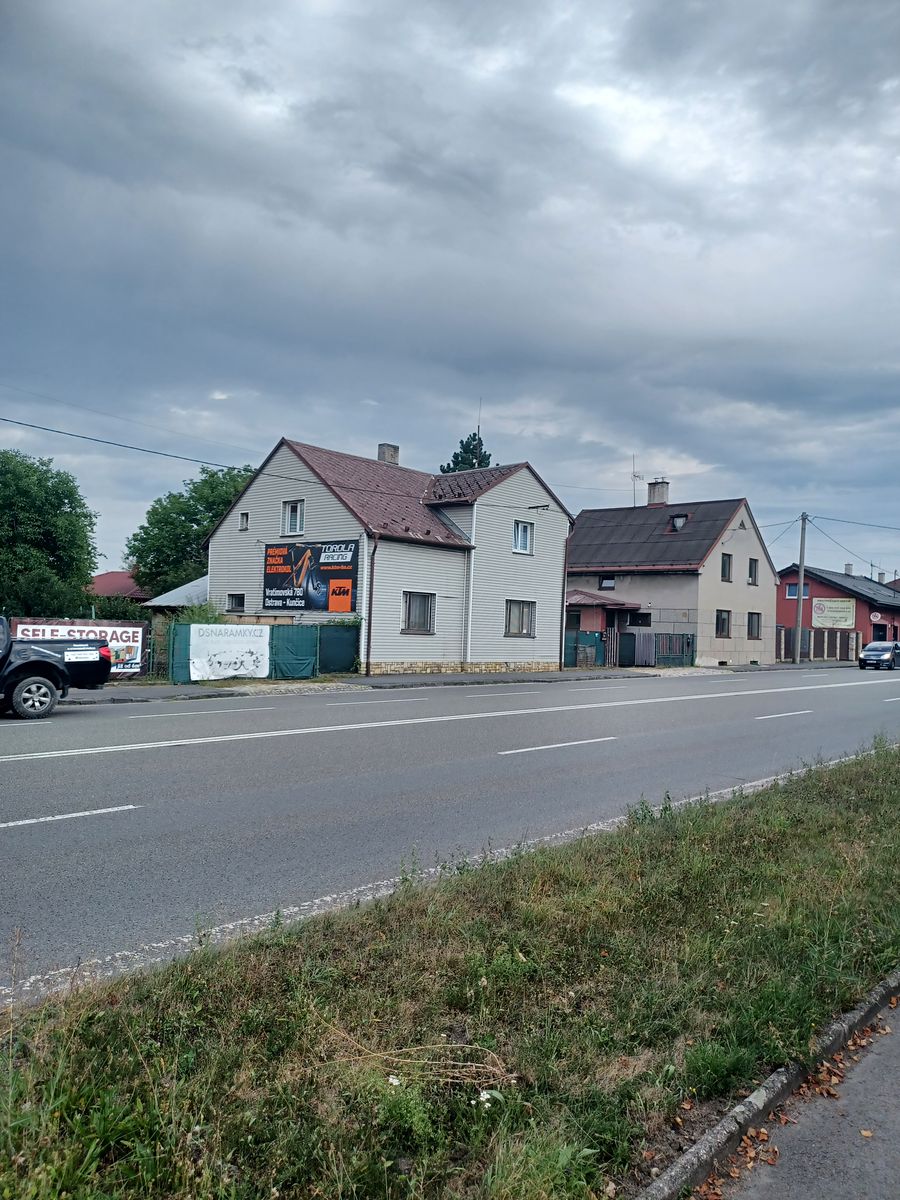 Prodej rodinného domu 300 m², pozemek 652 m² – fotografie 2