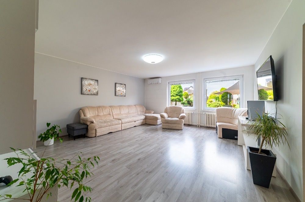 Prodej rodinného domu 255 m², pozemek 404 m² – fotografie 3