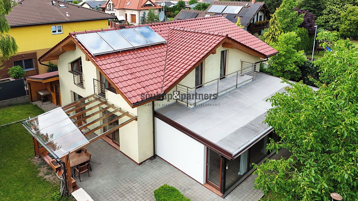 Prodej rodinného domu 211 m², pozemek 751 m² – fotografie 4
