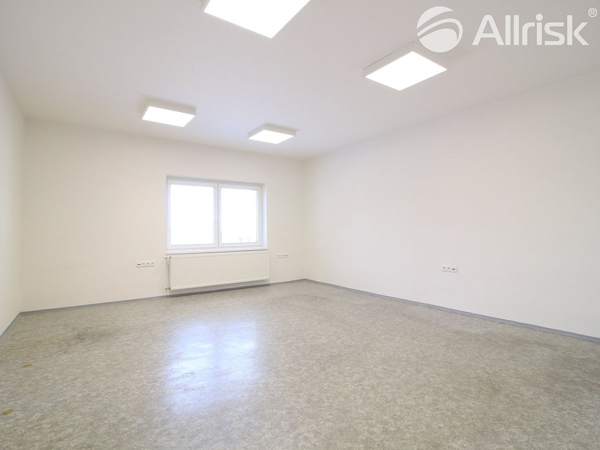 Pronájem kanceláře 173 m² – fotografie 3