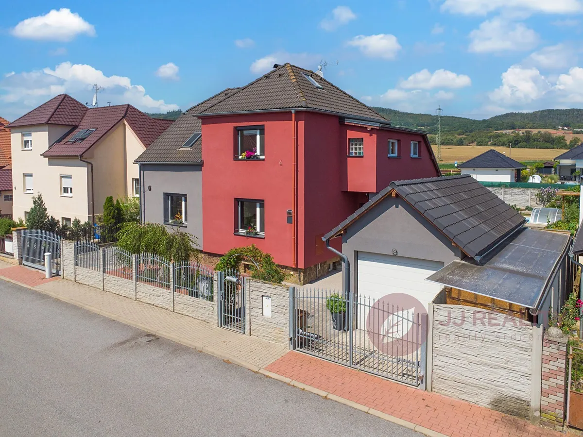 Prodej rodinného domu 220 m², pozemek 357 m²