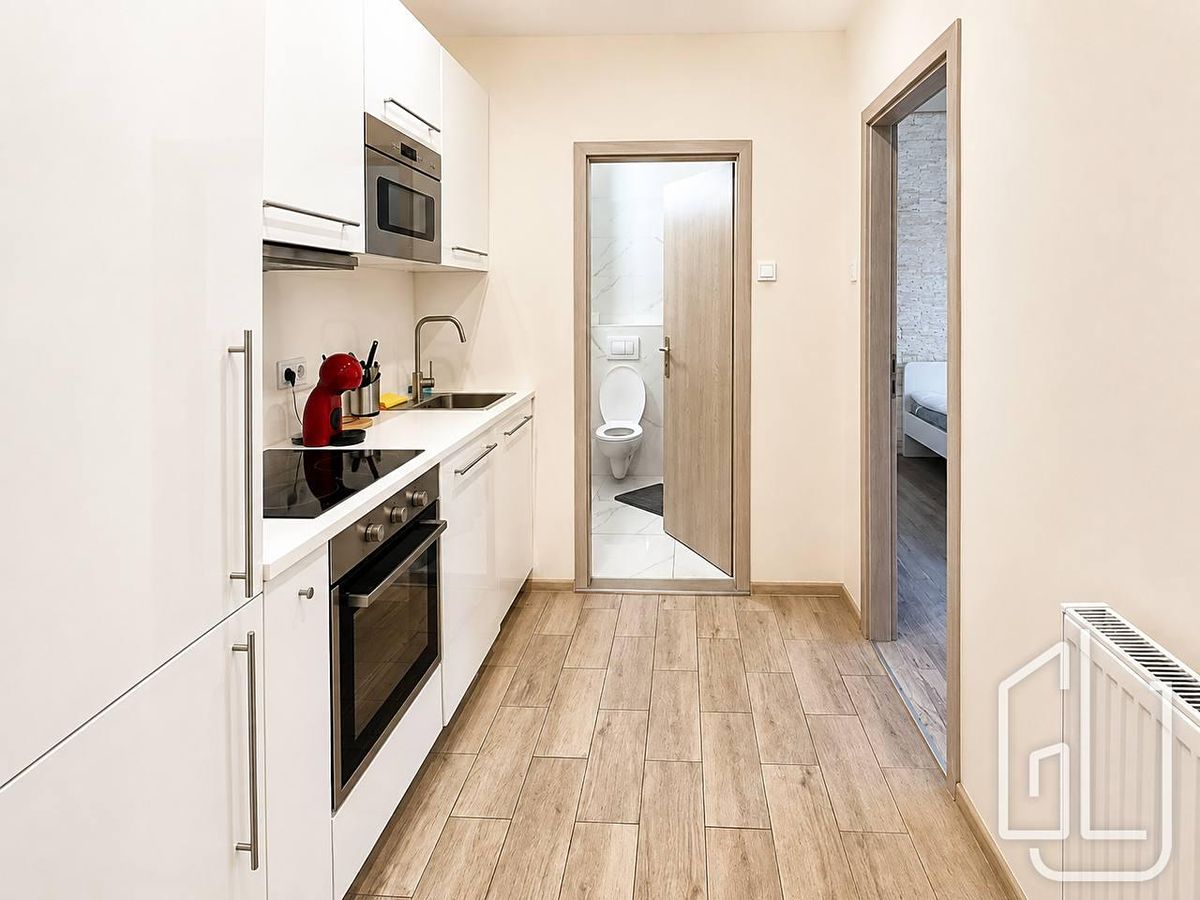 Pronájem bytu 1+kk 37 m² – fotografie 2