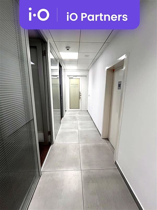 Pronájem kanceláře 131 m² – fotografie 4