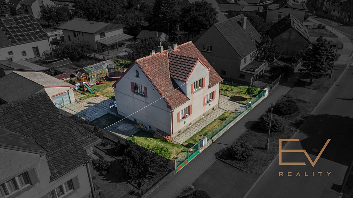 Prodej rodinného domu 216 m², pozemek 681 m² – fotografie 4