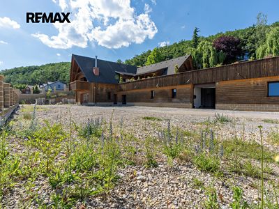 Prodej vily 708 m², pozemek 1910 m²