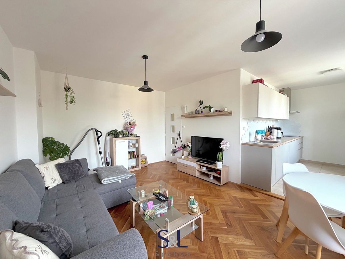 Pronájem bytu 2+1 52 m² – fotografie 2