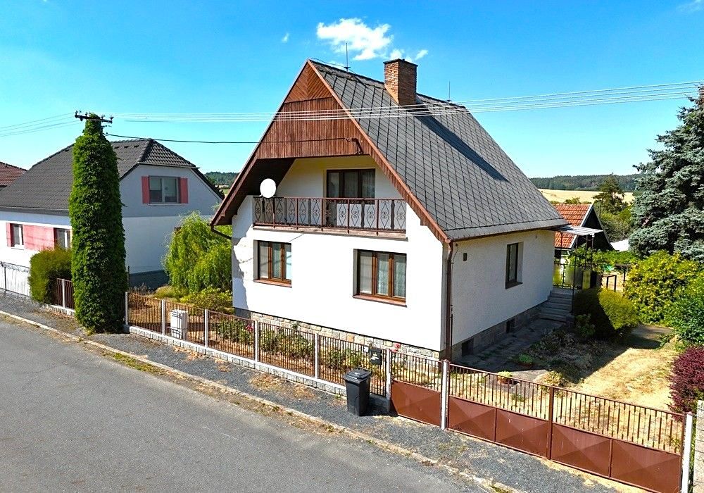Prodej rodinného domu 210 m², pozemek 1162 m²