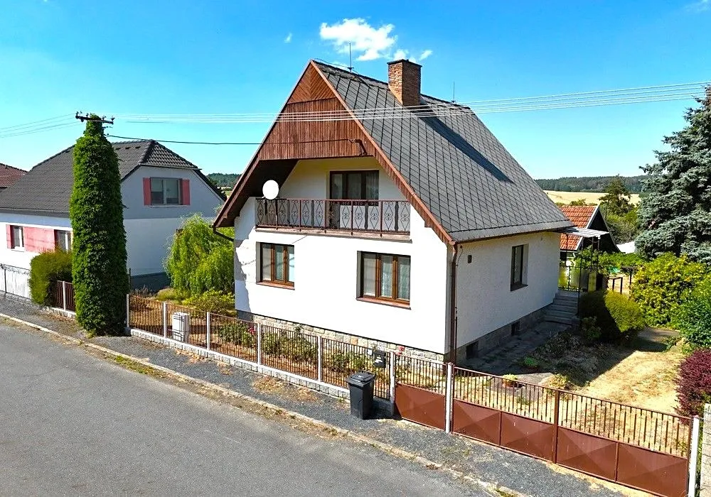Prodej rodinného domu 210 m², pozemek 1162 m²