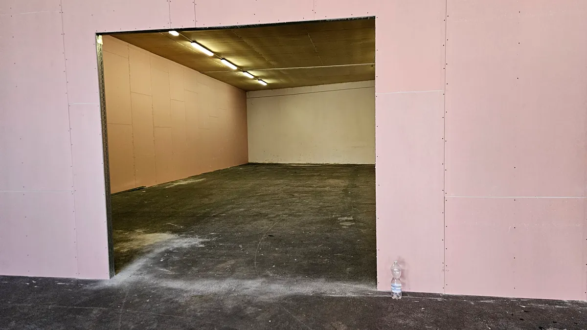 Pronájem skladového prostoru 220 m²