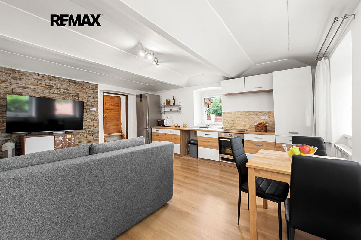 Prodej rodinného domu 250 m², pozemek 573 m² – fotografie 4