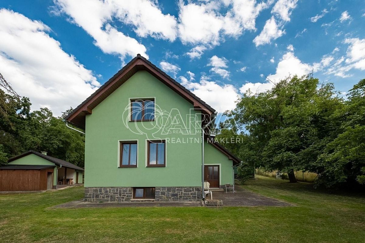 Prodej rodinného domu 140 m², pozemek 750 m² – fotografie 3