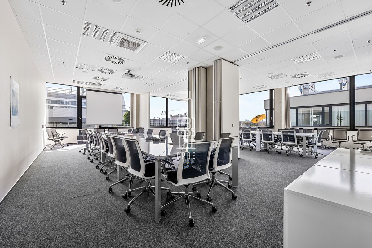 Pronájem kanceláře 2593 m² – fotografie 2
