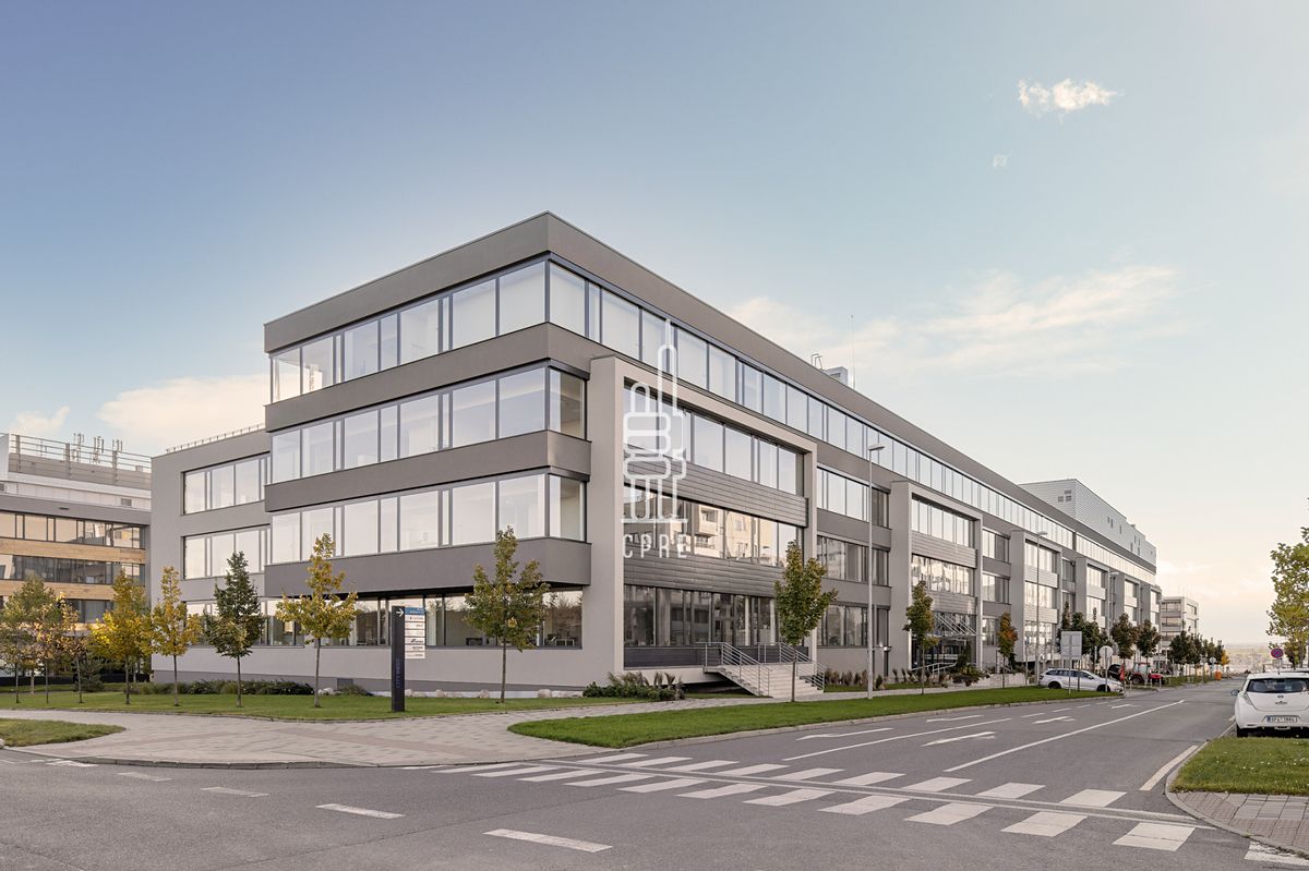 Pronájem kanceláře 2679 m²