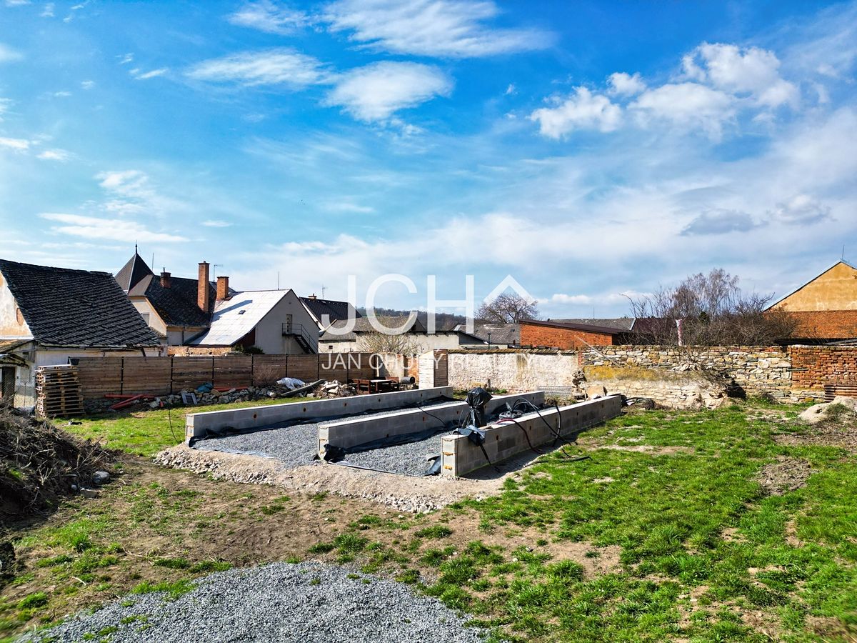 Prodej stavebního pozemku 722 m² – fotografie 2