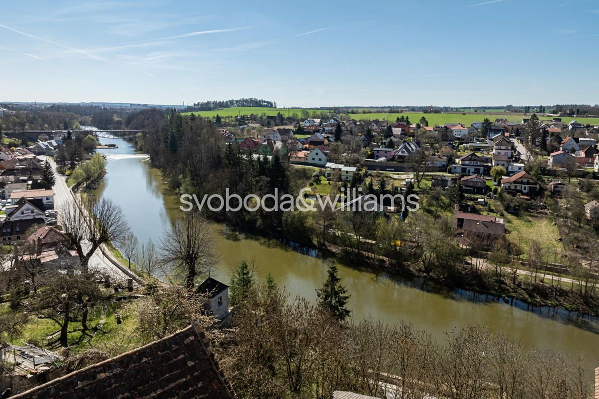 Prodej rodinného domu 439 m², pozemek 1266 m² – fotografie 3