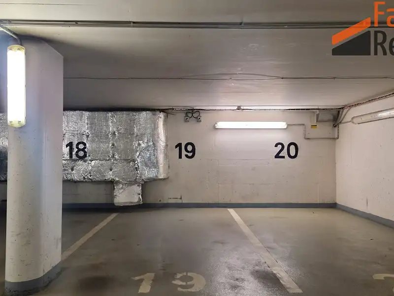 Prodej garáže 12 m², Praha – náhled fotky 1
