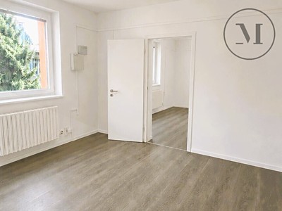 Pronájem komerčního prostoru, 28 m² (2 z 11)