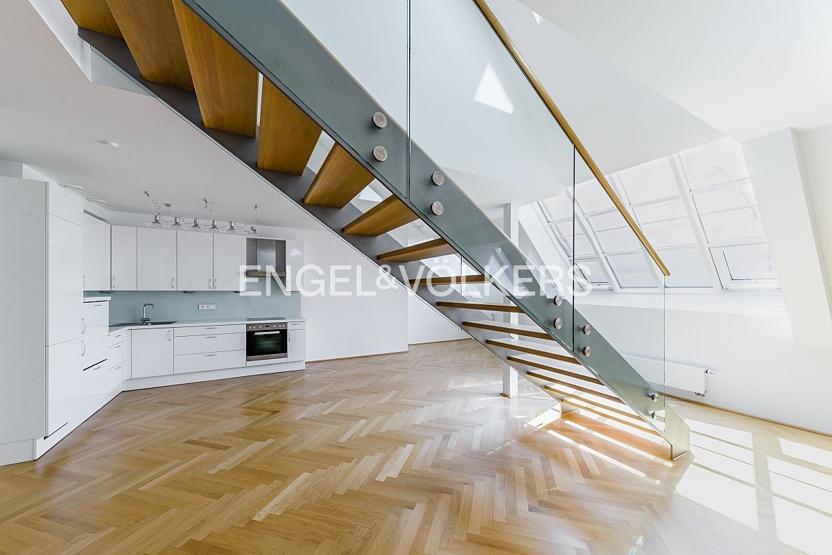 Pronájem bytu 4+kk 168 m²