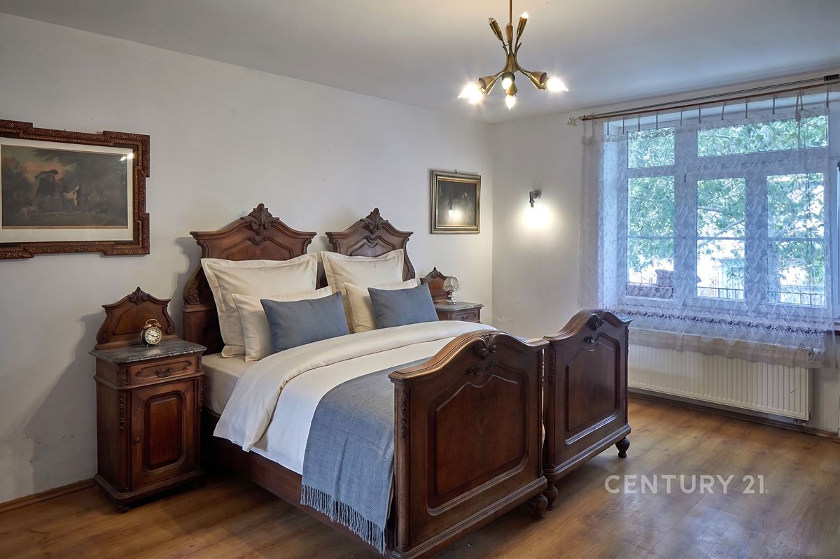Prodej vily 633 m², pozemek 2114 m² – fotografie 2