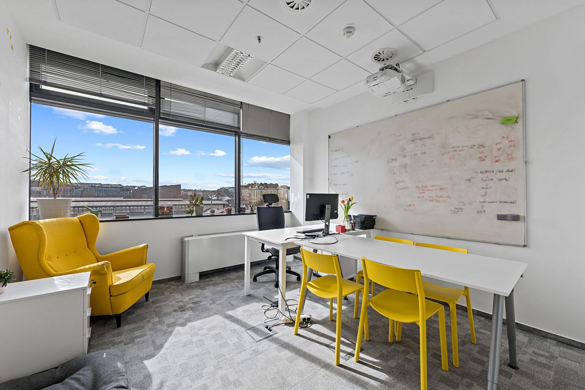 Pronájem kanceláře 353 m² – fotografie 3