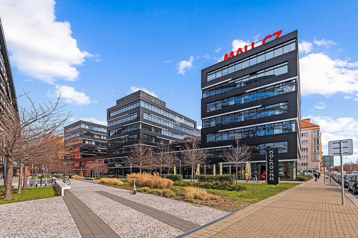 Pronájem kanceláře 353 m²