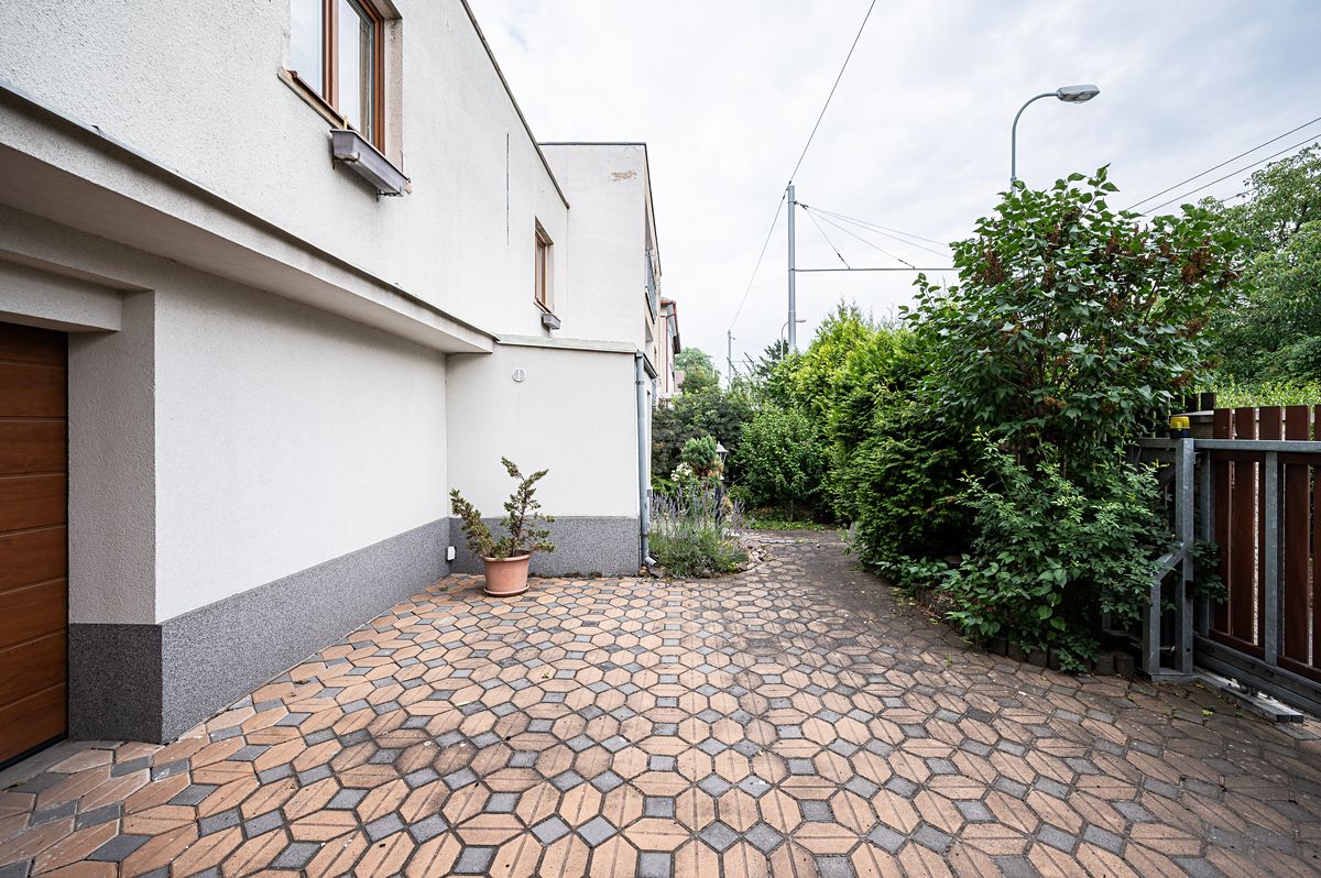 Prodej rodinného domu 168 m², pozemek 489 m² – fotografie 2