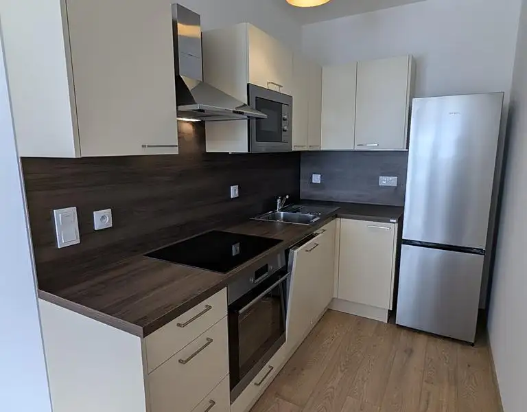 Pronájem bytu 2+kk 43 m², Praha – náhled fotky 3